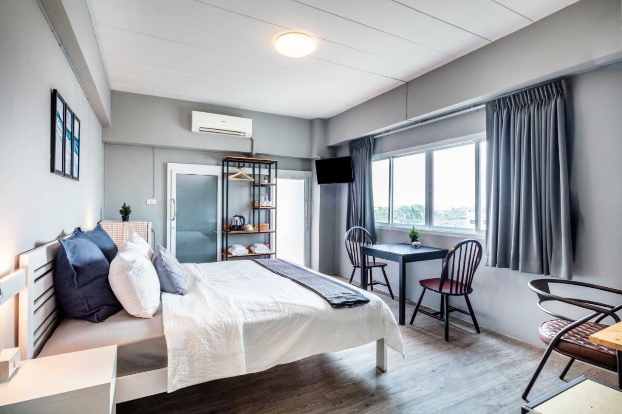 Penyos Service Apartment Банкок Екстериор снимка