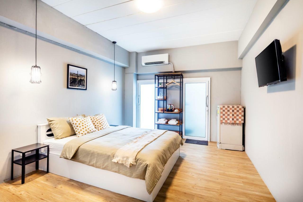 Penyos Service Apartment Банкок Екстериор снимка