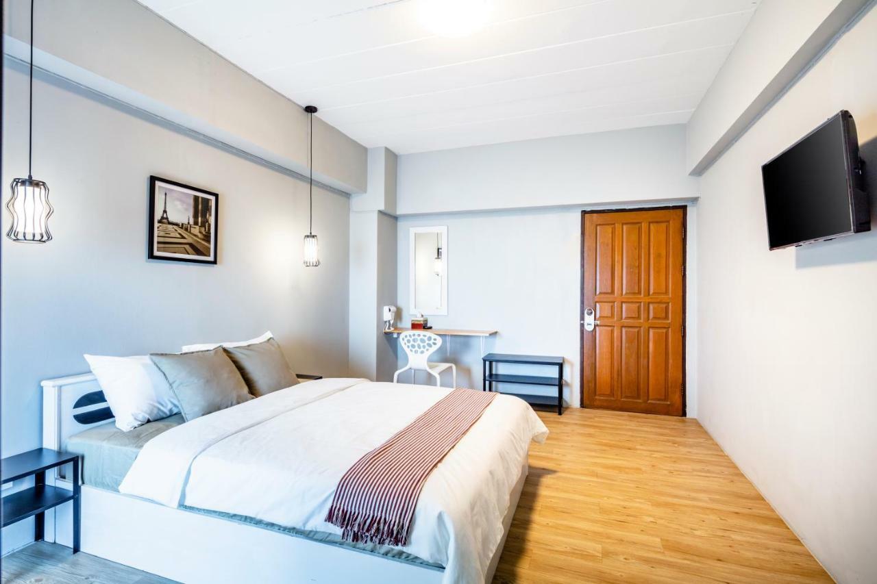 Penyos Service Apartment Банкок Екстериор снимка