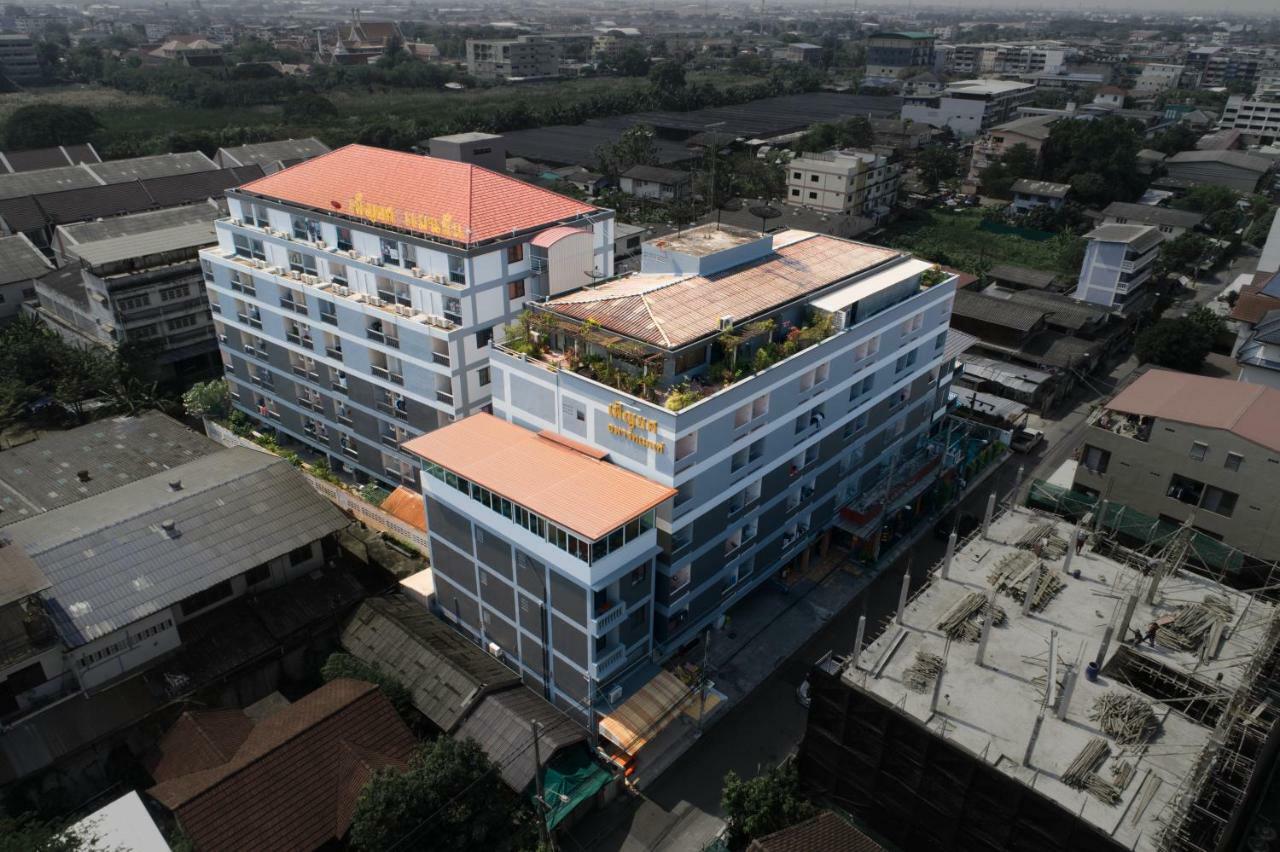 Penyos Service Apartment Банкок Екстериор снимка