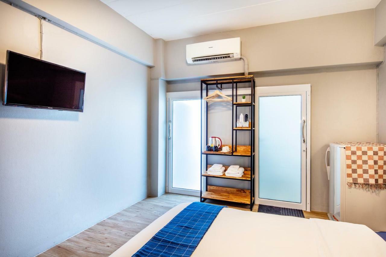 Penyos Service Apartment Банкок Екстериор снимка