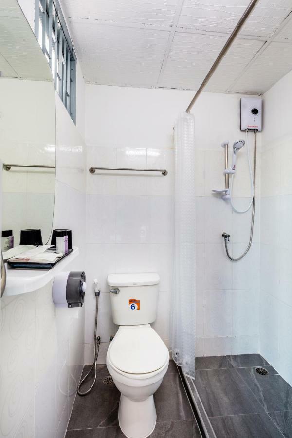 Penyos Service Apartment Банкок Екстериор снимка