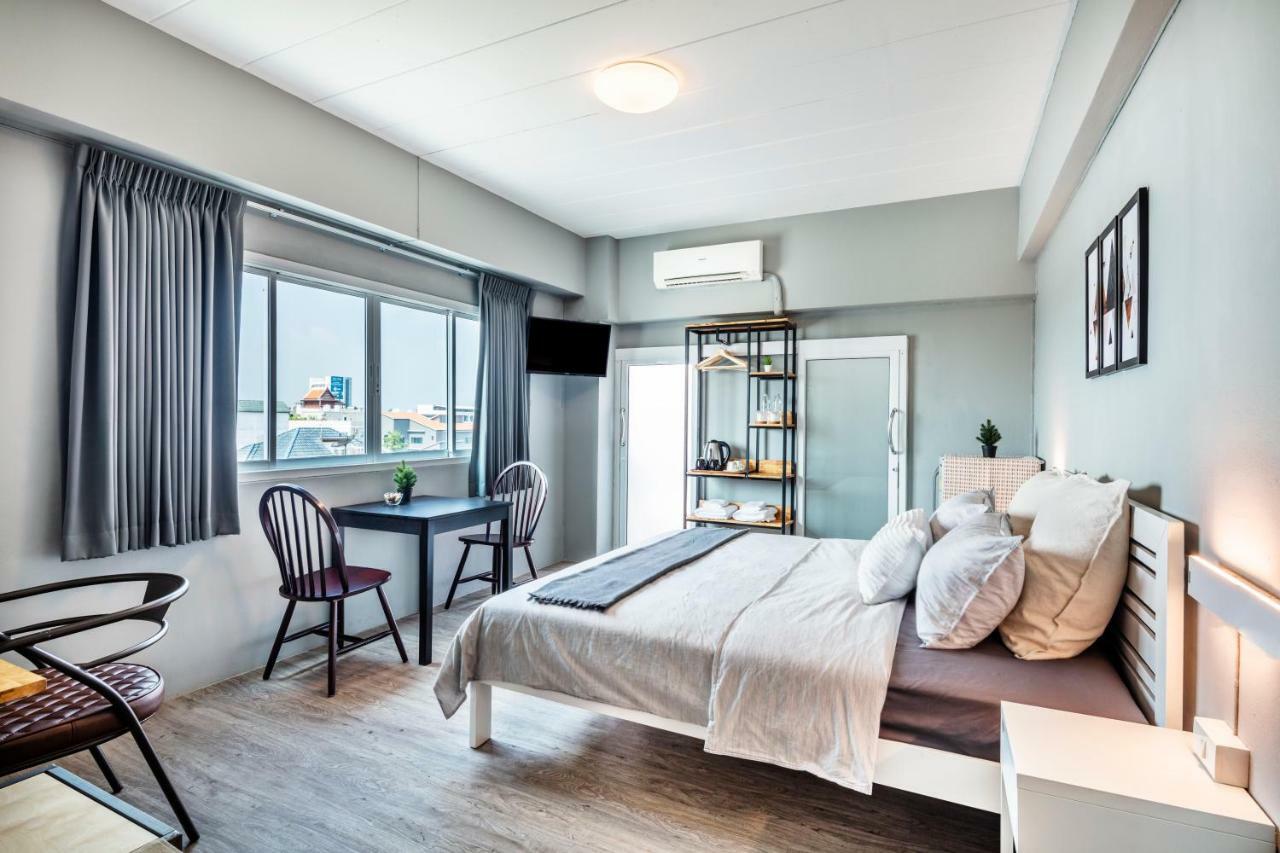 Penyos Service Apartment Банкок Екстериор снимка