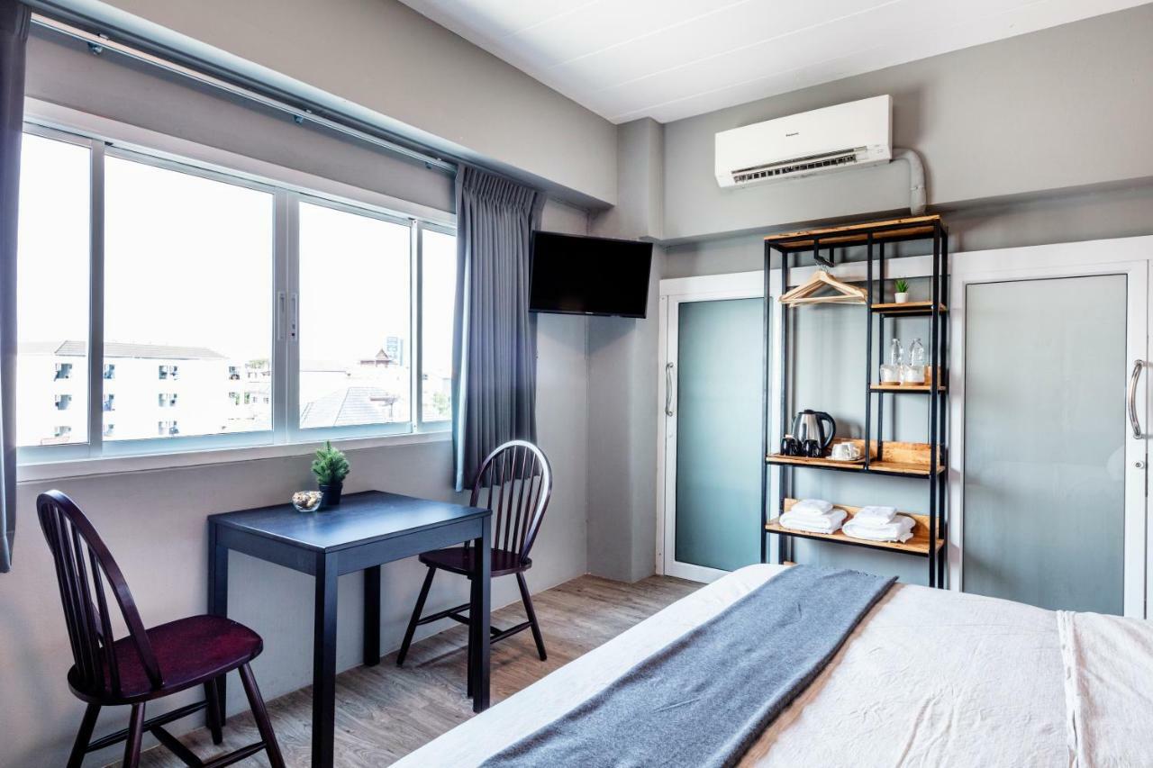 Penyos Service Apartment Банкок Екстериор снимка